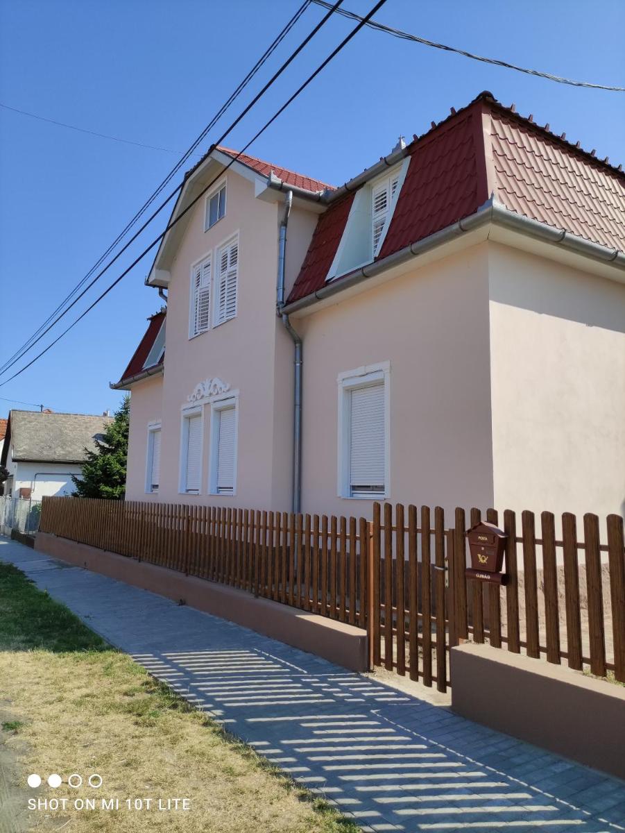 Villa Napsugár - Housity