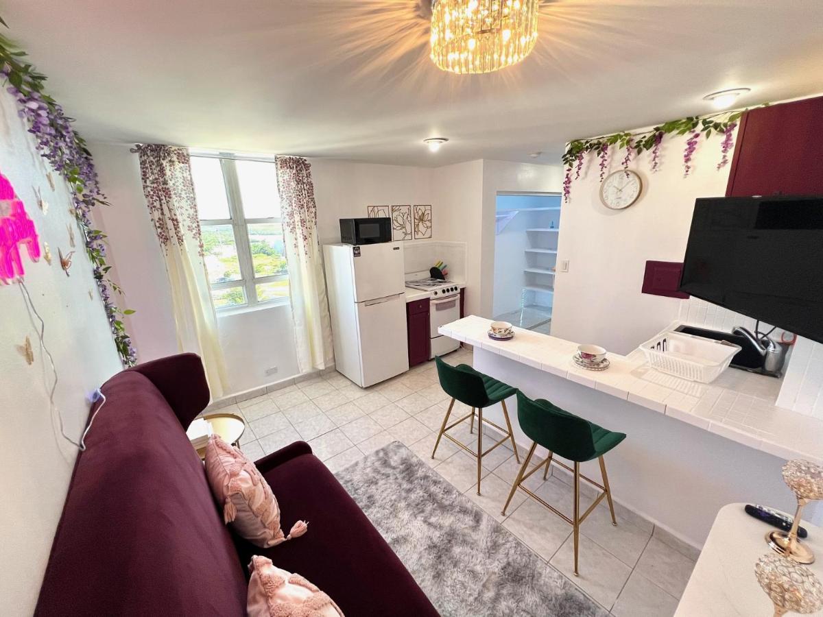 High-rise barbie Condo W Scenic Viewsnear All - Housity