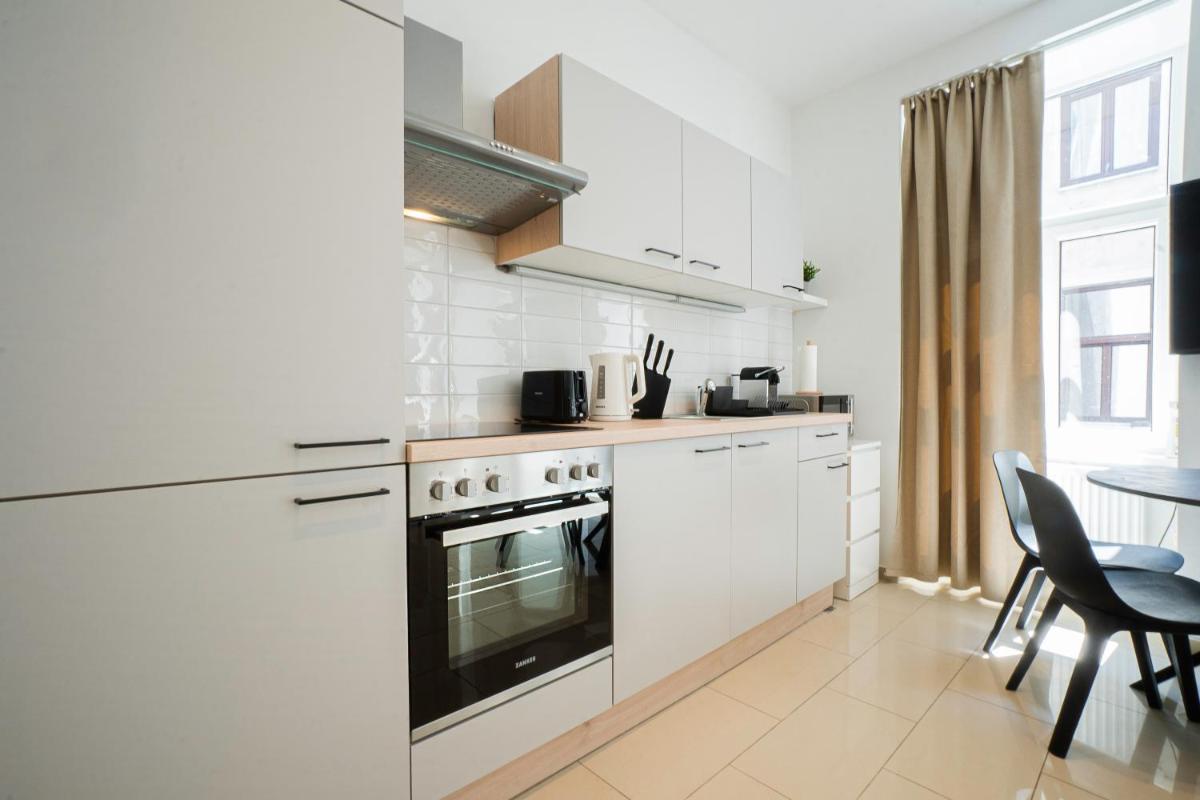 Chic Newly-Renovated Apartment Steps from Subway in Vienna's Hernals District - Housity