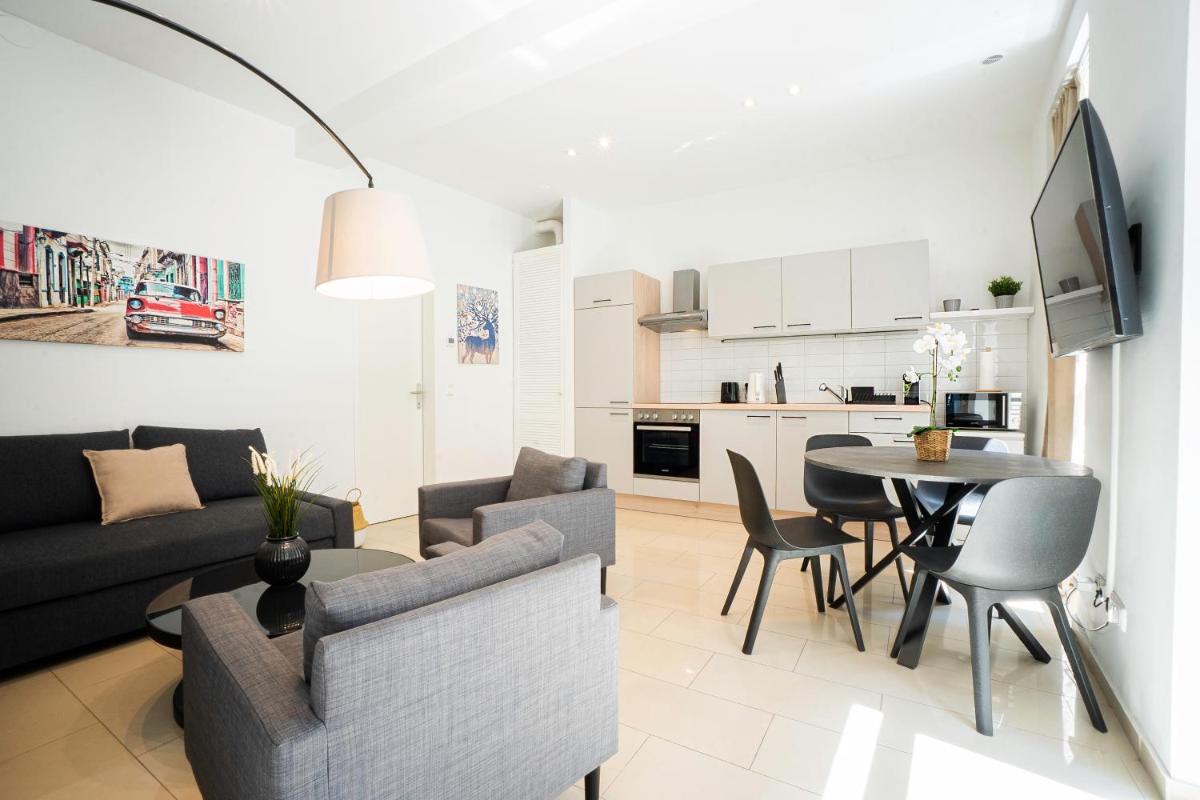 Chic Newly-Renovated Apartment Steps from Subway in Vienna's Hernals District - Housity