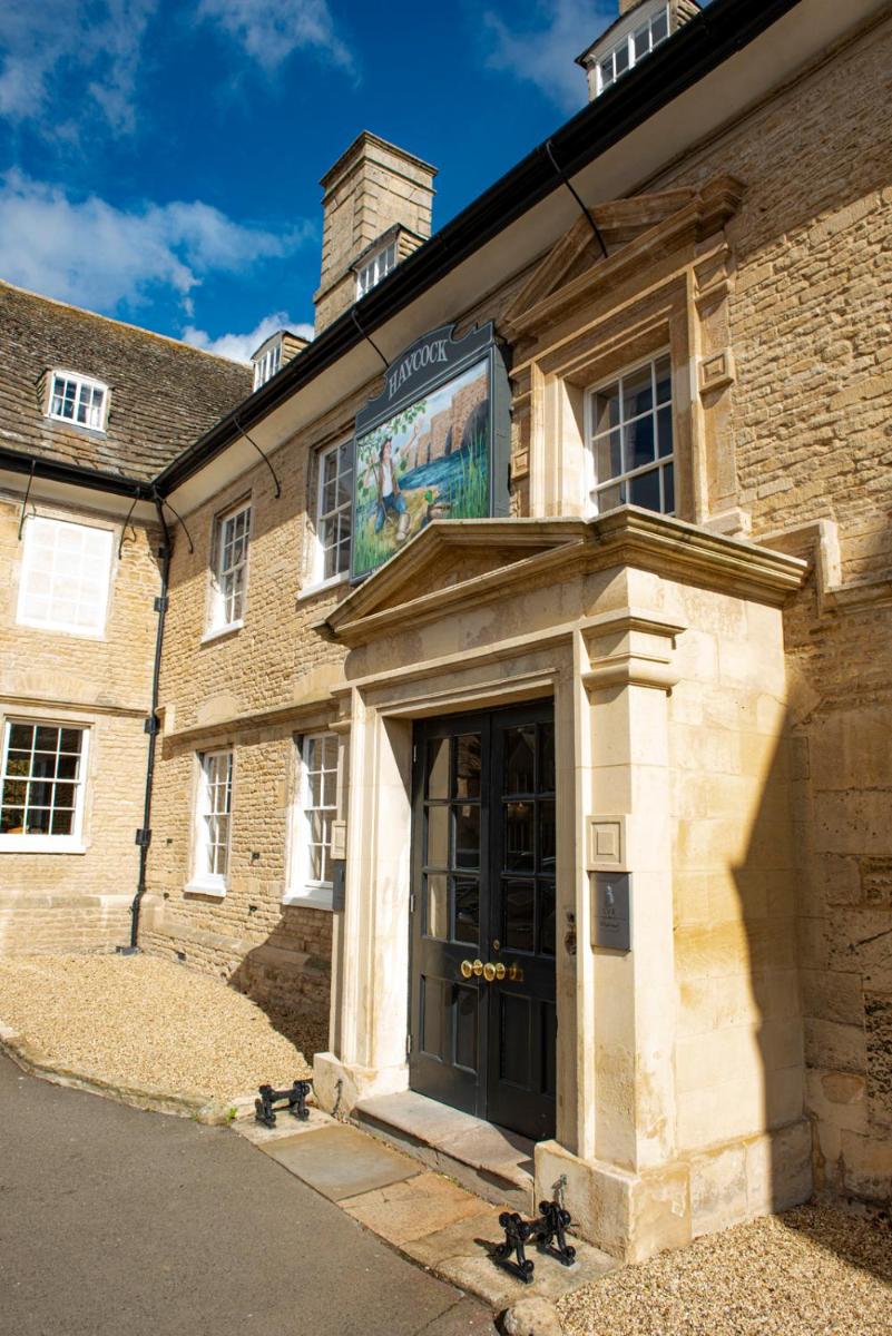 The Haycock Manor Hotel - Housity