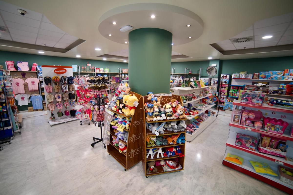 Imagen de la galería de Holiday Premium Resort, en Benalmádena