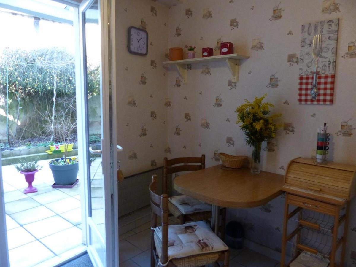 Maison cosy à Moulins : proche centre, cour fleurie, vélos, WiFi et draps fournis - FR-1-489-162 - Housity