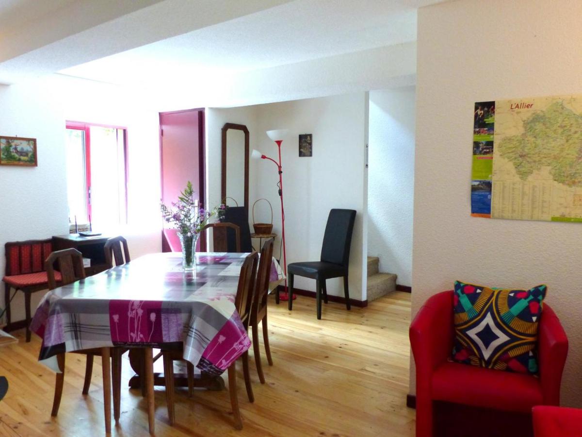 Ancien moulin rénové, idéal pour familles : nature, jeux, pêche, proche de Vichy, tout confort inclus - FR-1-489-212 - Housity