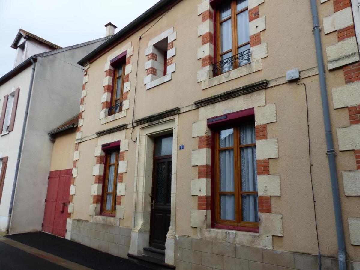 Maison avec Cour, 4 Chambres, Parking, Proche Commerces et Loisirs à 8km de Vichy - FR-1-489-248 - Housity