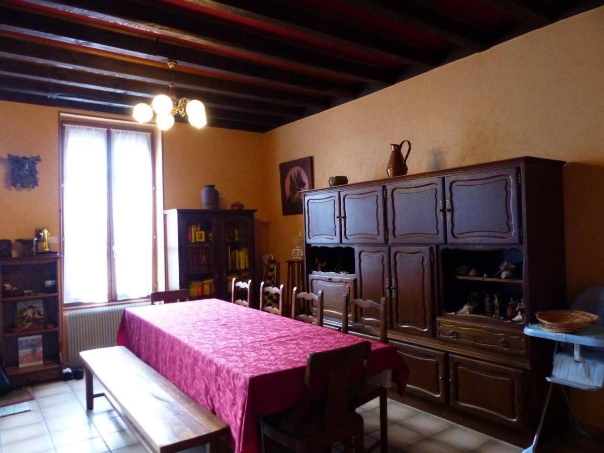 Maison avec Cour, 4 Chambres, Parking, Proche Commerces et Loisirs à 8km de Vichy - FR-1-489-248 - Housity