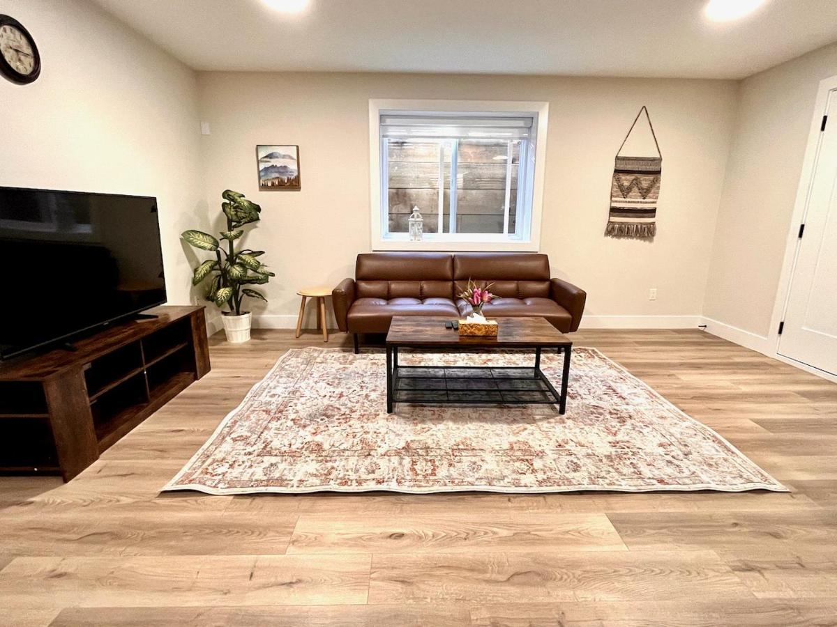 The Harmony Inn Spacious 2 Bdrms 2 Beds Basement Suite - Housity