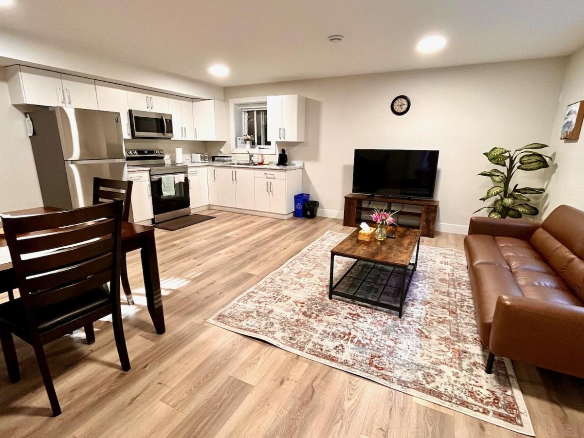 The Harmony Inn Spacious 2 Bdrms 2 Beds Basement Suite - Housity
