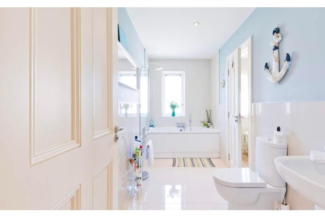 Modern Homestay Rooms Dublin Airport 15 minutes - Housity