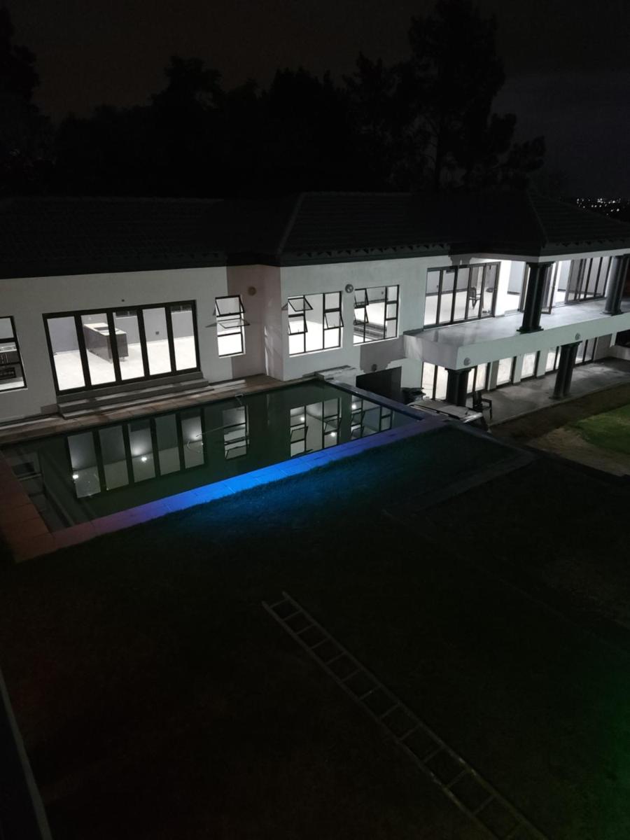 Bryanston Drive Elegant Guesthouse & Boardroom Facilities - Housity