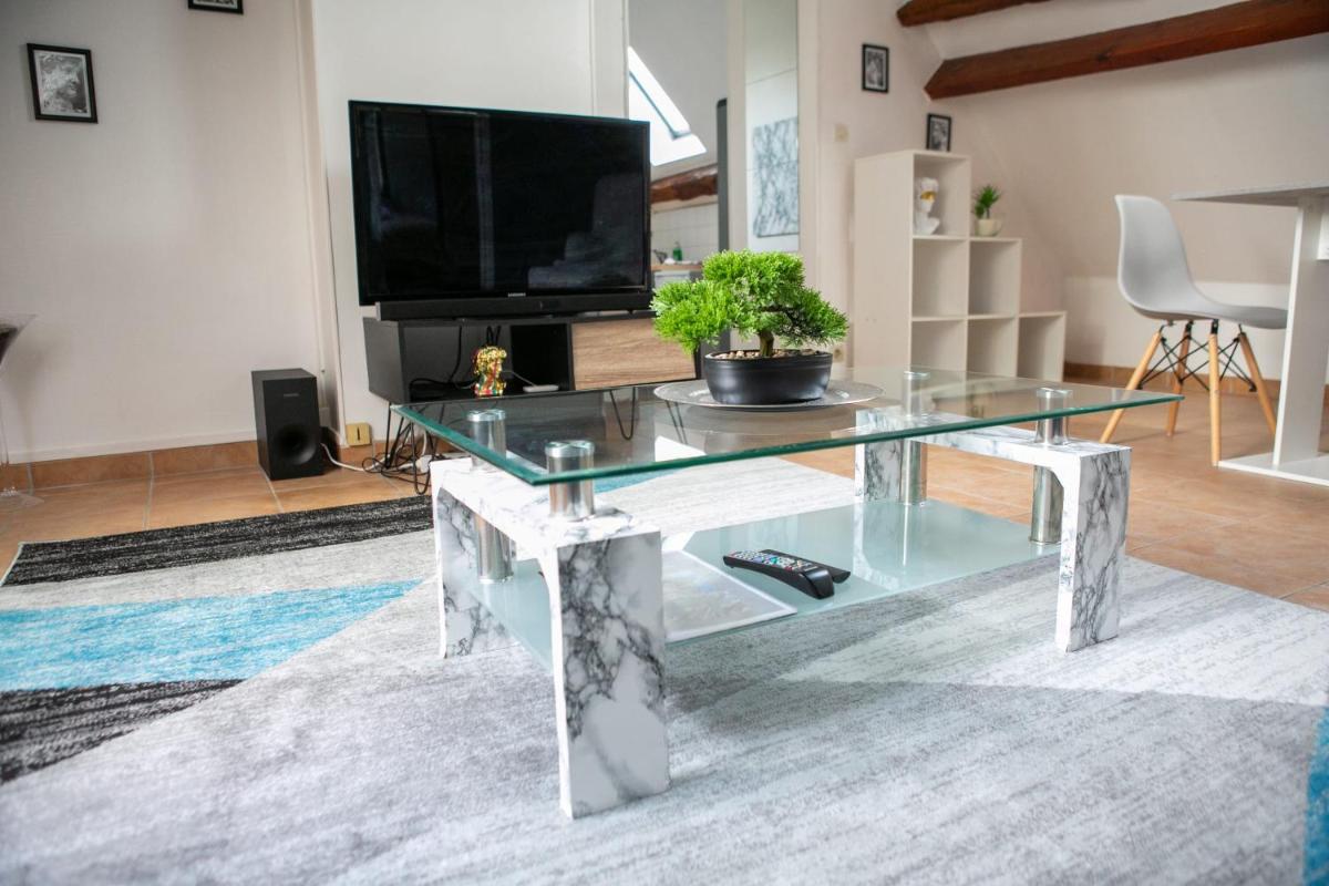 Nemours Le Tanneurs - Vue Château - Housity