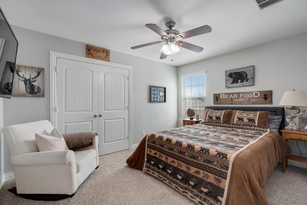 Cozy and Fun Luxury Family Home! - Housity