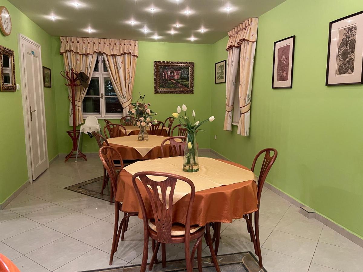 Party Villa Holiday Rent Balatonfoldvar - Housity
