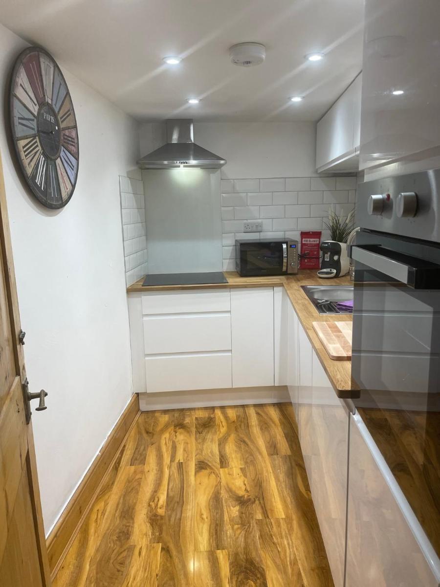 Garden Flat Torquay Just 2 mins walk from the Harbour - Housity
