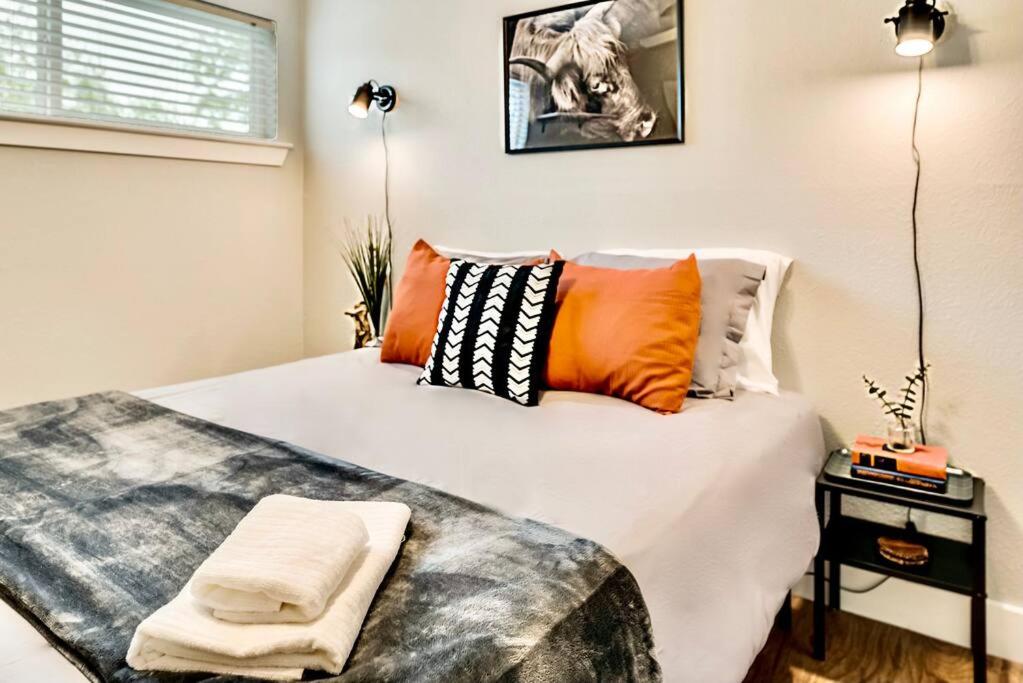 Love for Dallas: Close to Deep Ellum & AAC! - Housity