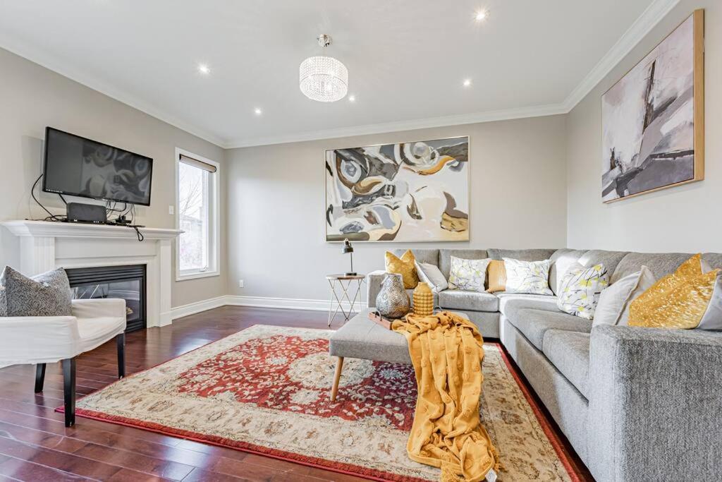 Luxury 4BR-3 5Bath House 3000 SQFT - Housity