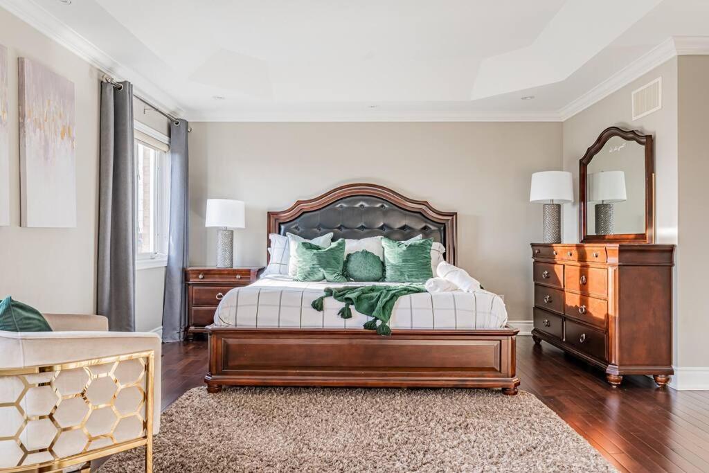 Luxury 4BR-3 5Bath House 3000 SQFT - Housity