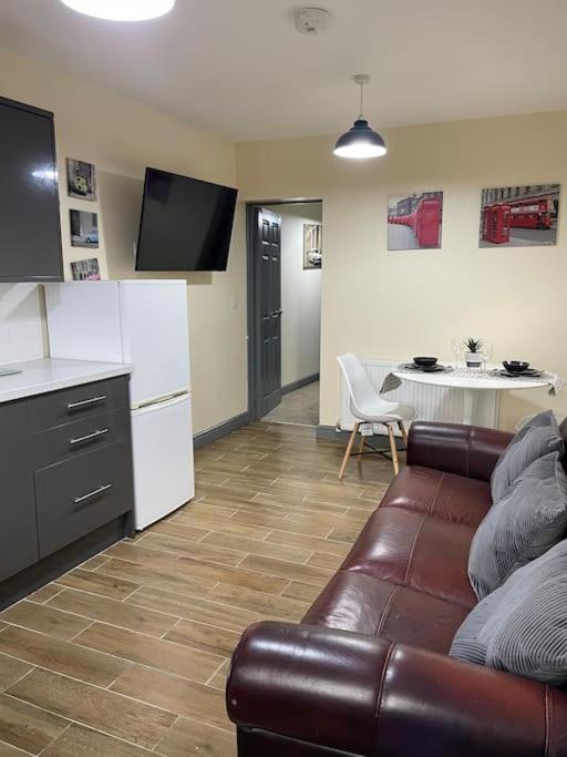 Modern 2 bedroom Apartment In Derby City Centre - Housity