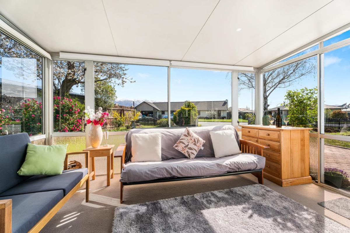 The Sunhaven - Cromwell Holiday Home - Housity
