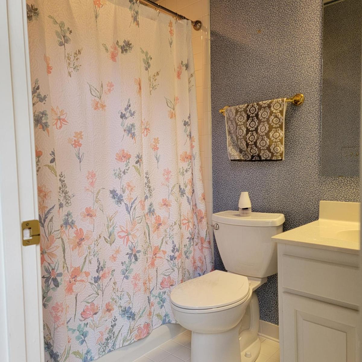 Piney Woods Cottage Pinehurst- 3 Master Bedroom with Private Ensuite Bath - Housity