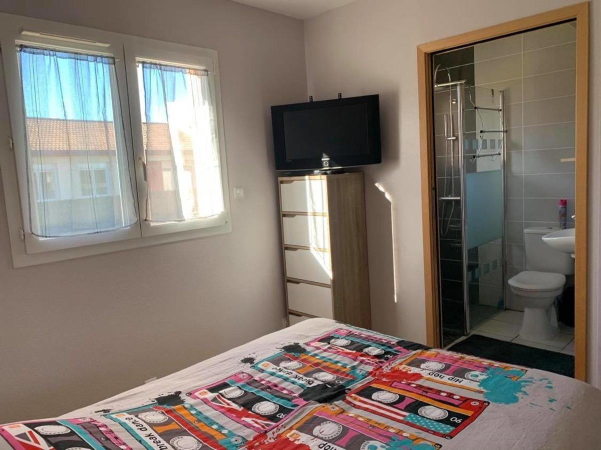 Maison Confortable avec Clim, Terrasse et Jardin - 6 Pers, Proche Lac et Plages - FR-1-319-425 - Housity