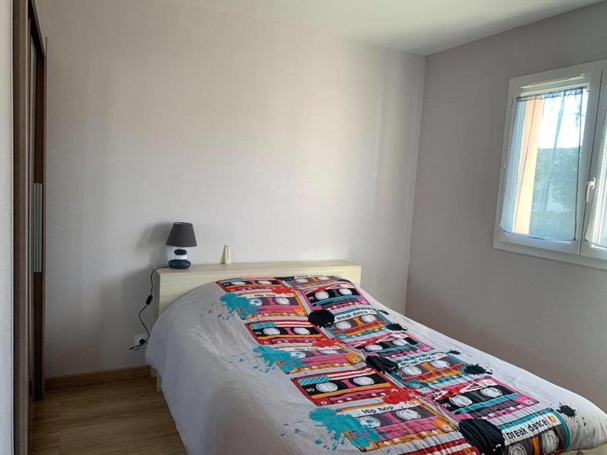 Maison Confortable avec Clim, Terrasse et Jardin - 6 Pers, Proche Lac et Plages - FR-1-319-425 - Housity