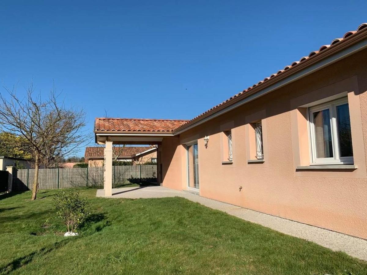 Maison Confortable avec Clim, Terrasse et Jardin - 6 Pers, Proche Lac et Plages - FR-1-319-425 - Housity