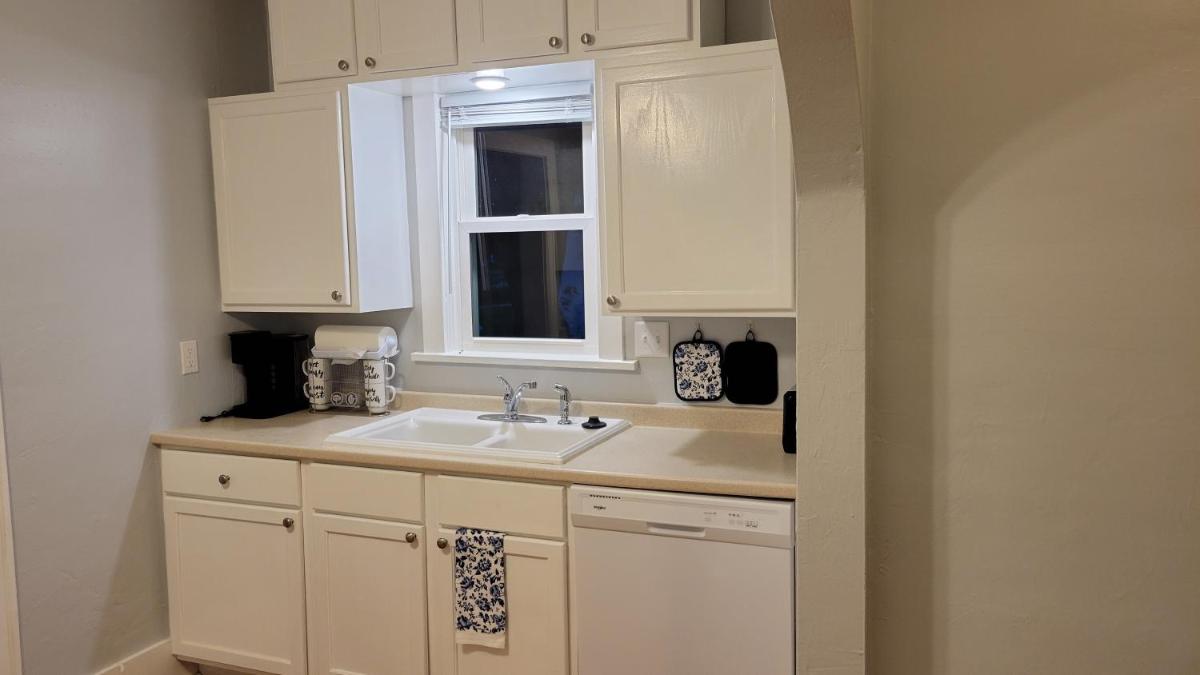 Carriage House - Remodeled Historic Home - Housity
