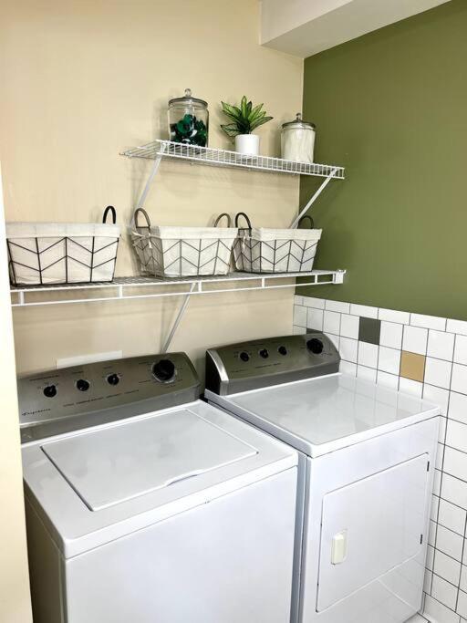 Midtown Flat near Overton Park & Downtown Memphis - Housity