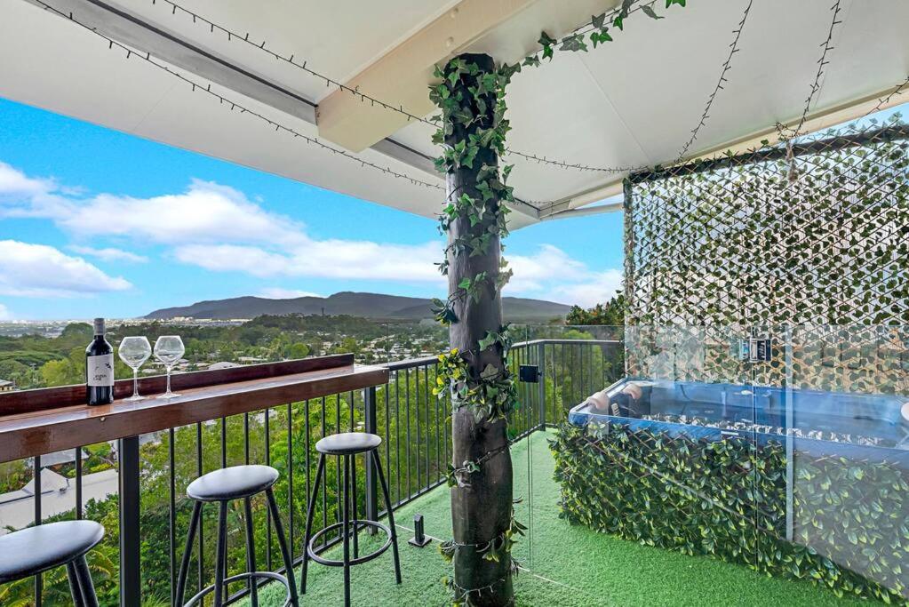 Sky High- Ultimate views 10mins from Cairns CBD - Housity