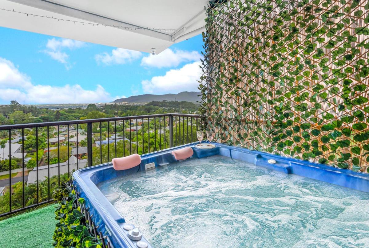 Sky High- Ultimate views 10mins from Cairns CBD - Housity