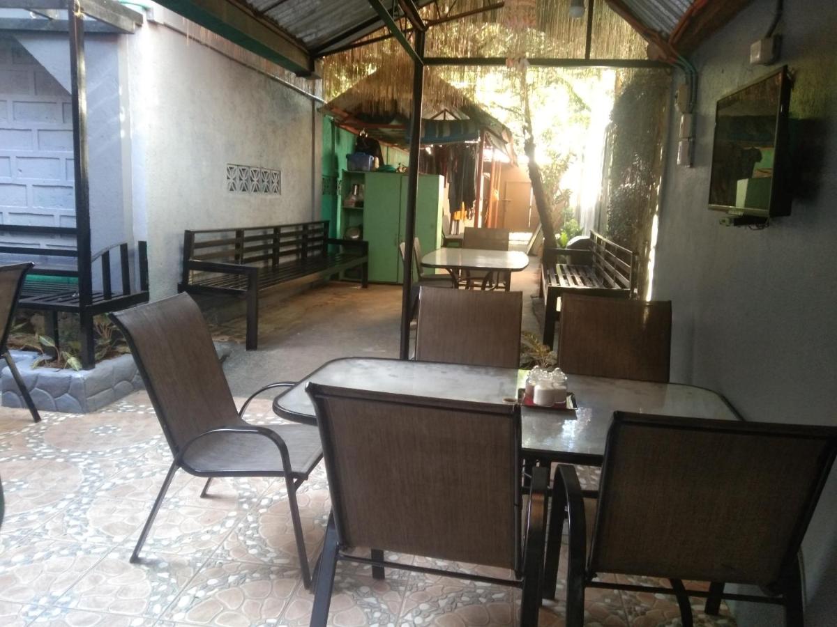 Santimart Backpackers Coron - Housity