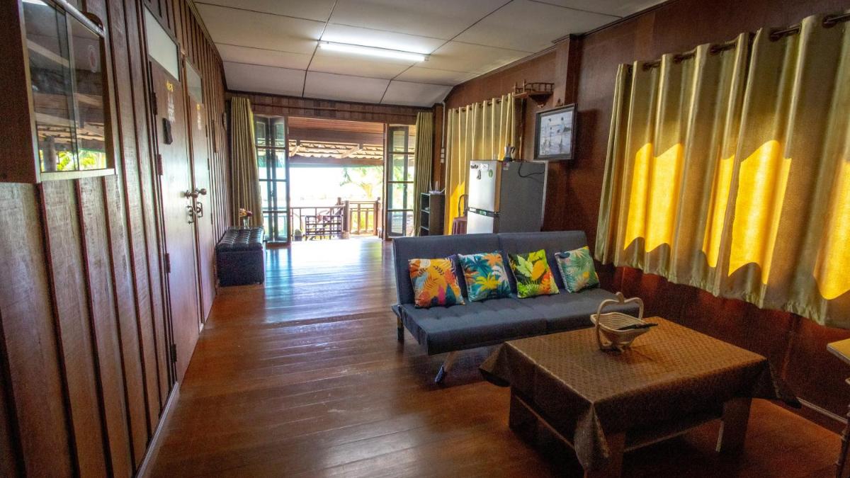 SeeSea Thai wooden house on beachfront - Hizvo