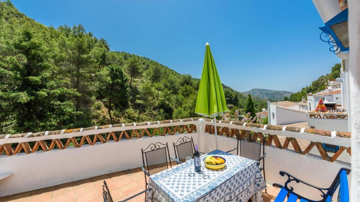 El Acebuchal - Casa Rosa Frigiliana by Ruralidays - Housity