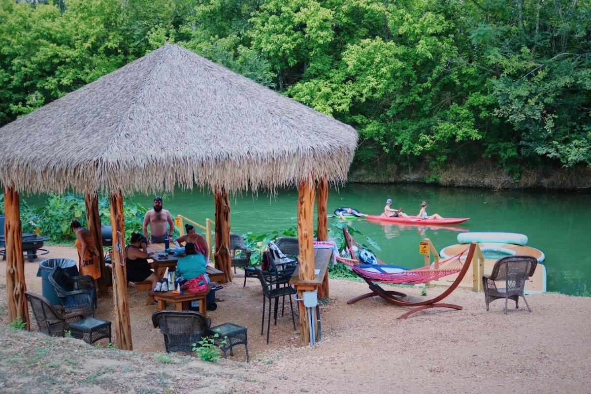 Sons Rio Cibolo - Glamping Cabin #J Romantic Getaway on Gorgeous Cibolo Creek! - Housity