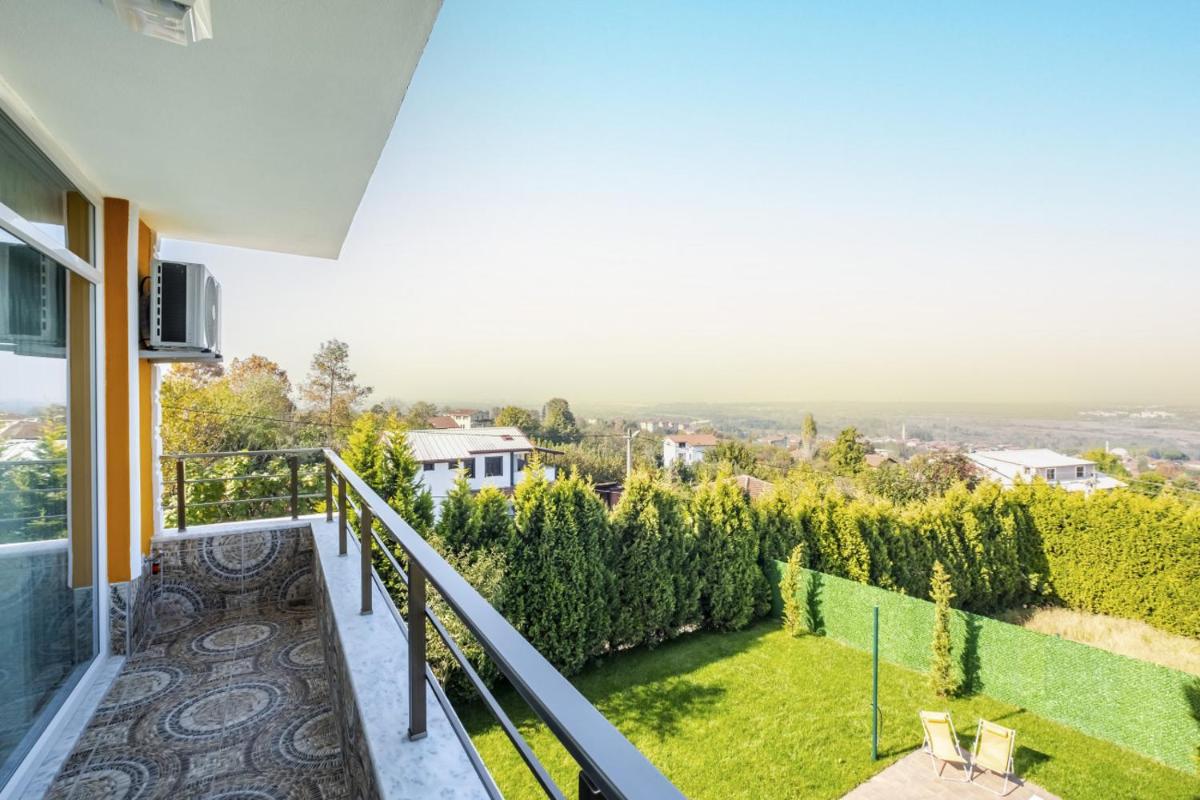 Villa with Private Pool and Garden in Kartepe - Housity