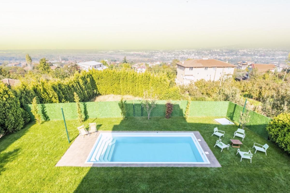 Villa with Private Pool and Garden in Kartepe - Housity