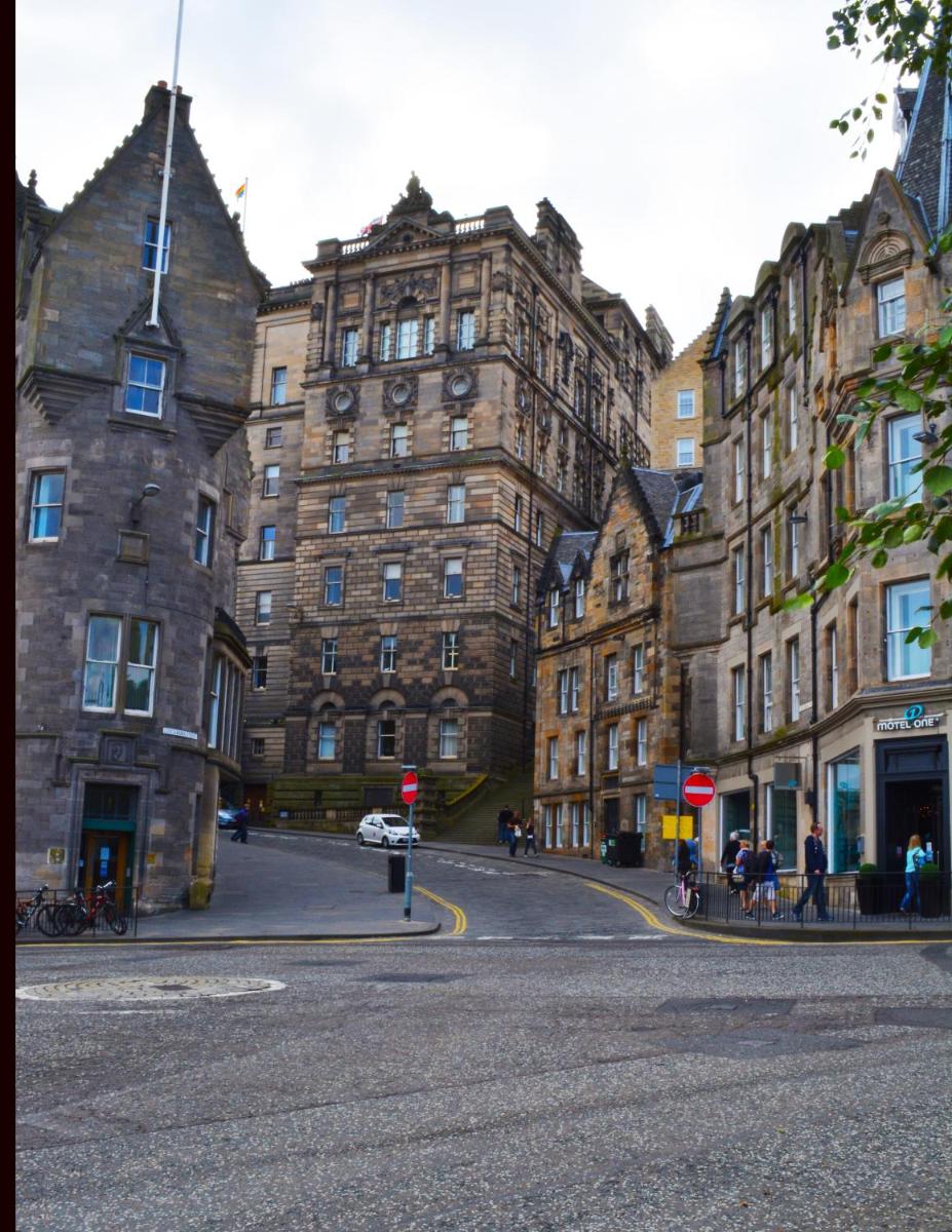 The Inn Place - Housity