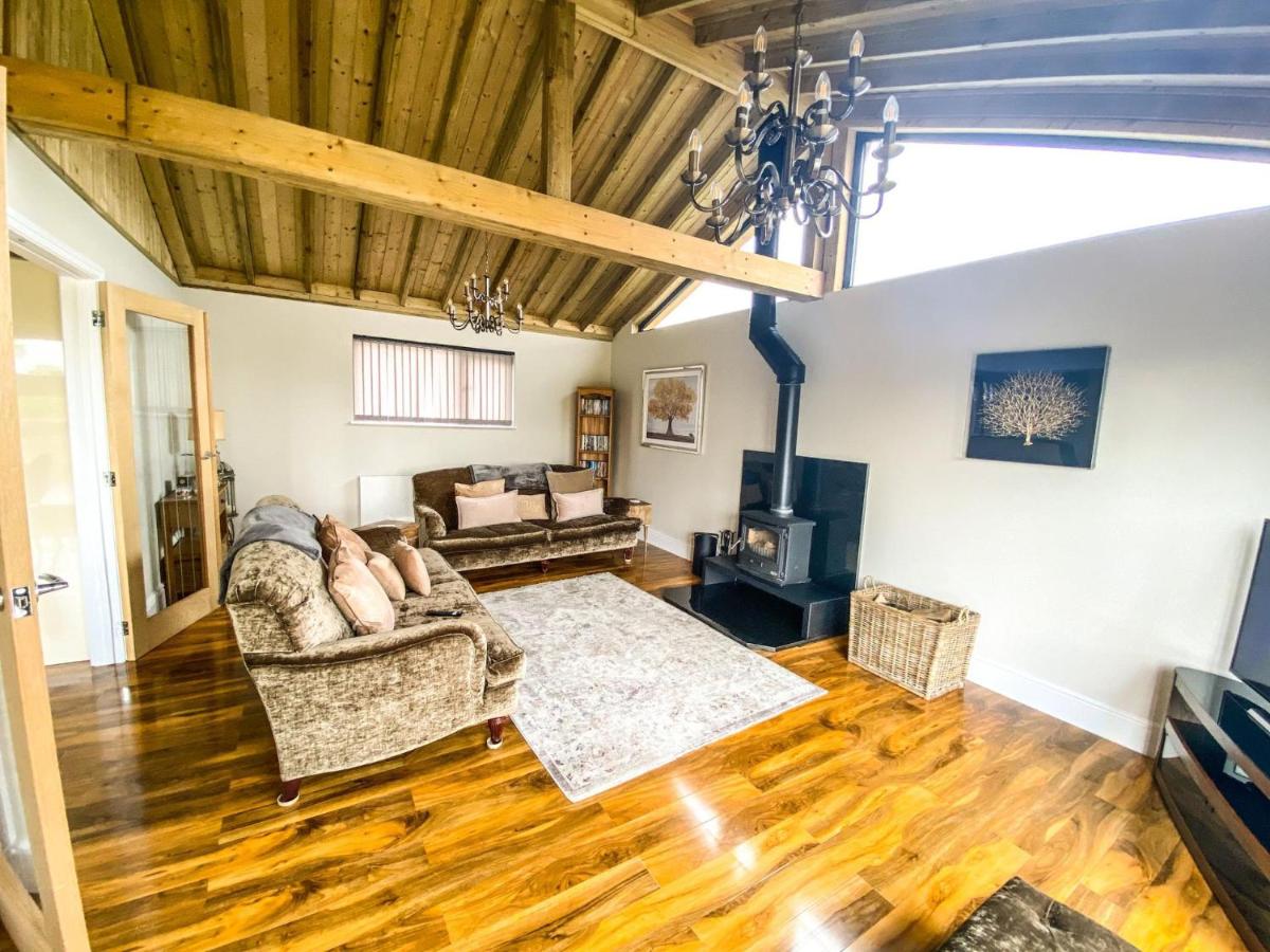 Immaculate 4-Bed Private Luxury Lodge near York - Housity
