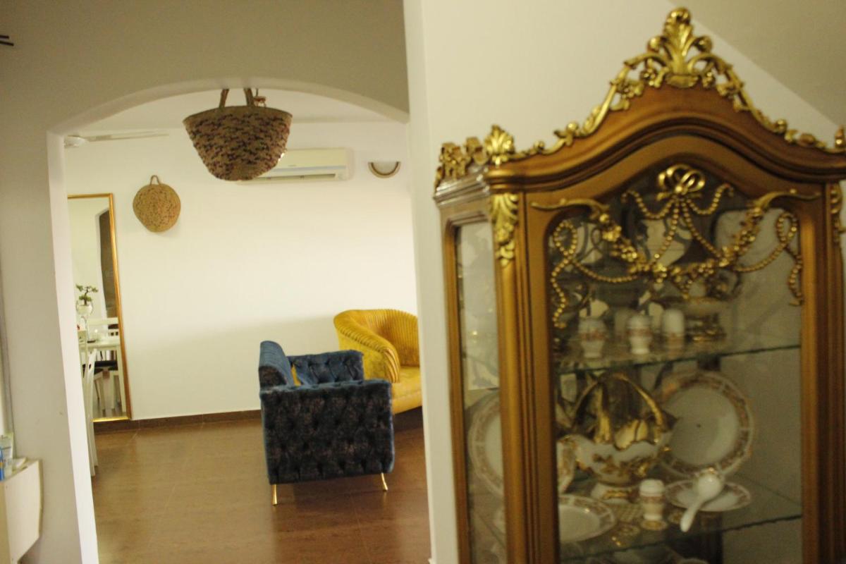 Muscat beach Guest house Room 11 - Housity