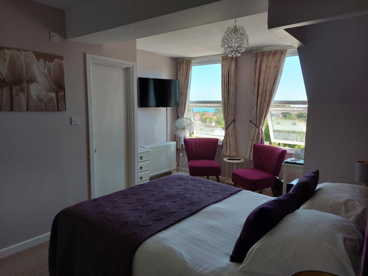 Two Beaches - Housity
