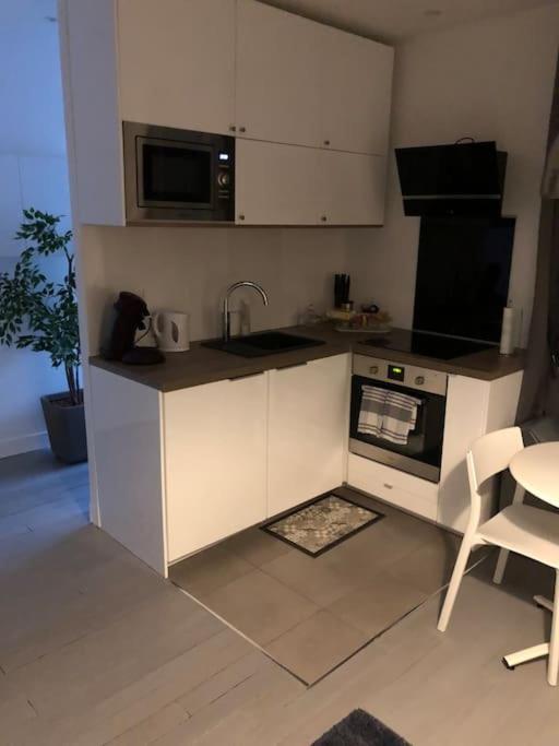 Appartement Manel - 5 min de la maison des examens - Housity