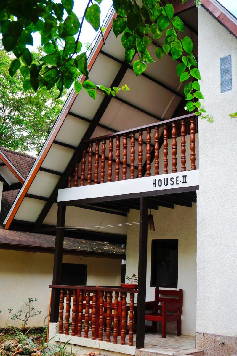 Flower Garden Resort - Housity