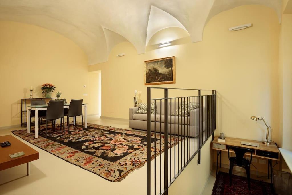 Suitetrails - CHARMING APARTMENT IN PARMA/ TEATRO REGIO / WIFI