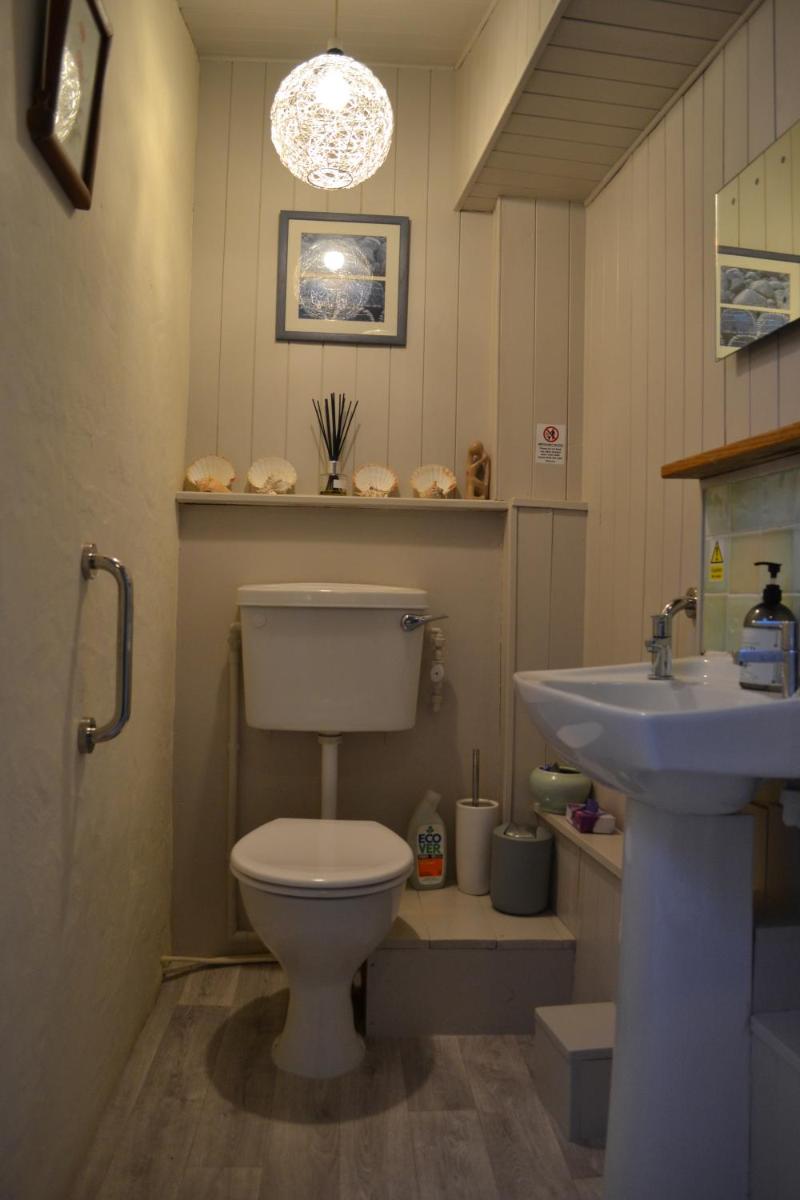 Spacious ground floor apartment. No 1A The Stables - Housity