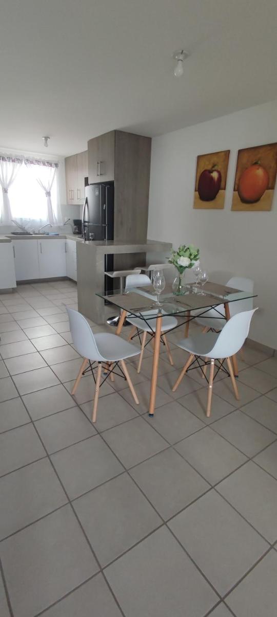 Hermoso departamento en coto privado y planta baja - Housity