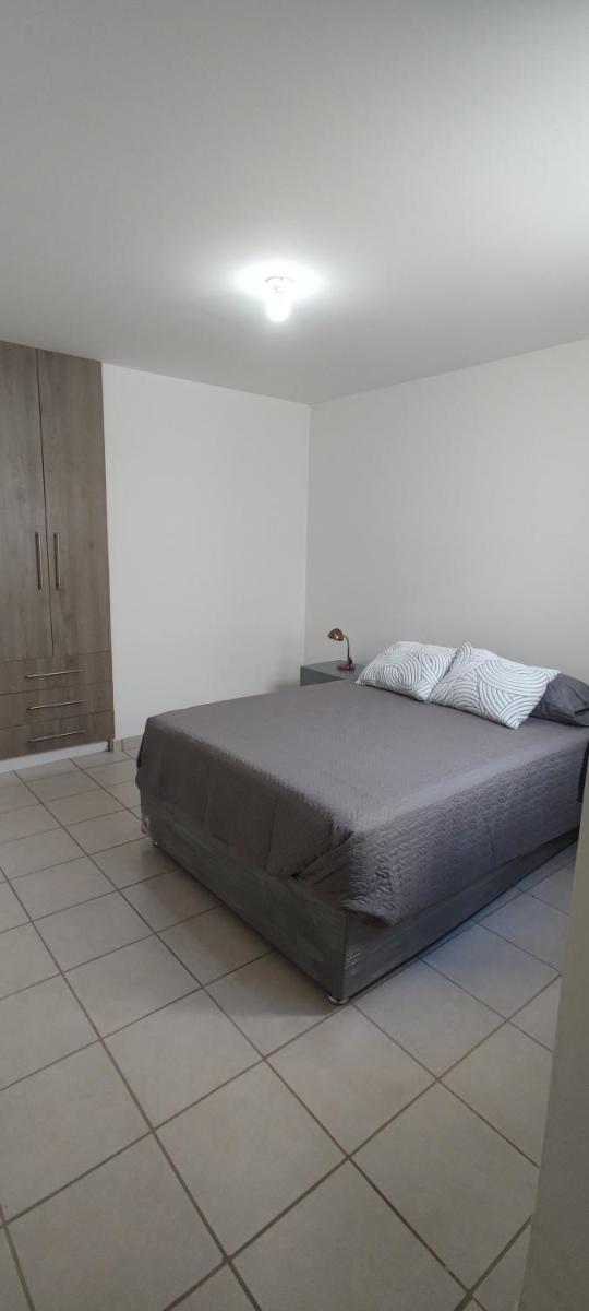 Hermoso departamento en coto privado y planta baja - Housity