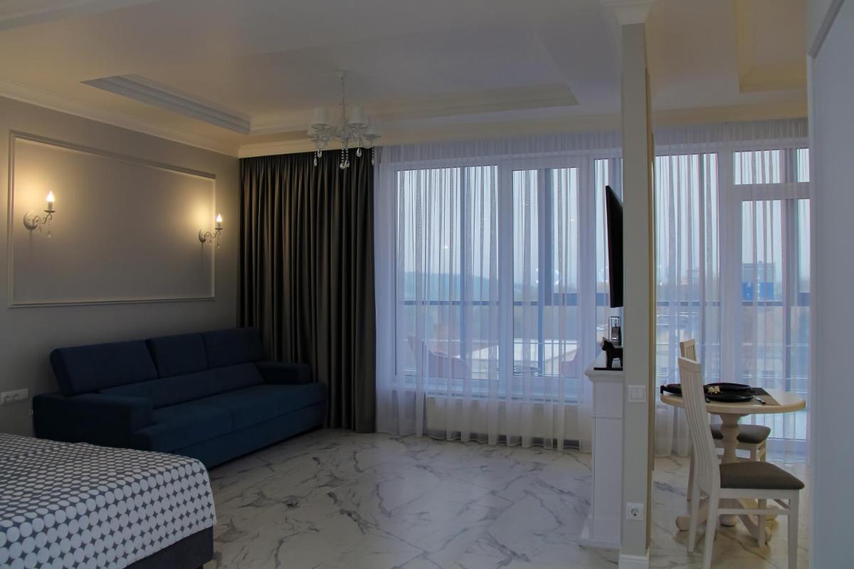 Coliseum Studio I - Housity