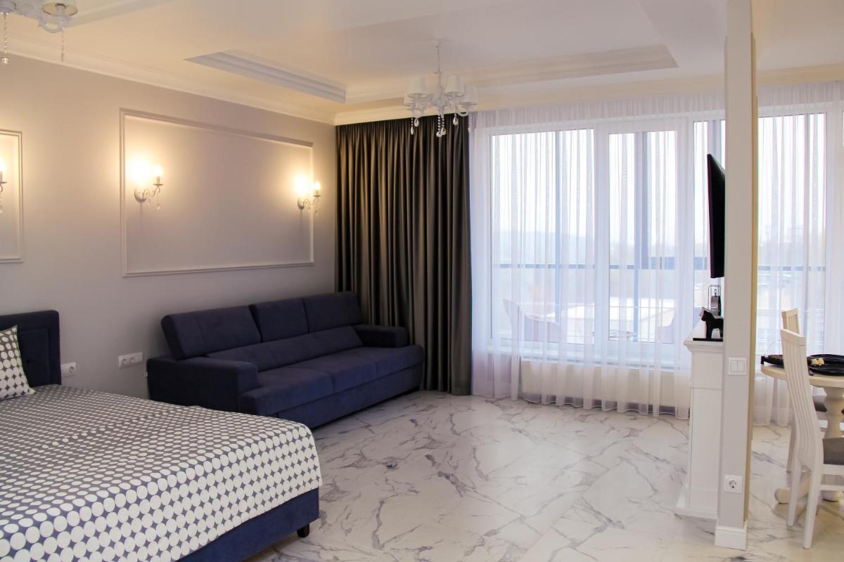 Coliseum Studio I - Housity