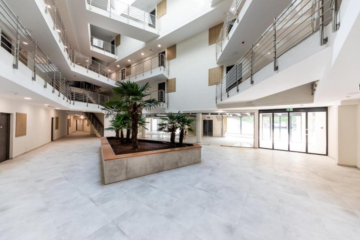 Sunshine Residence Deluxe Apartment - Housity